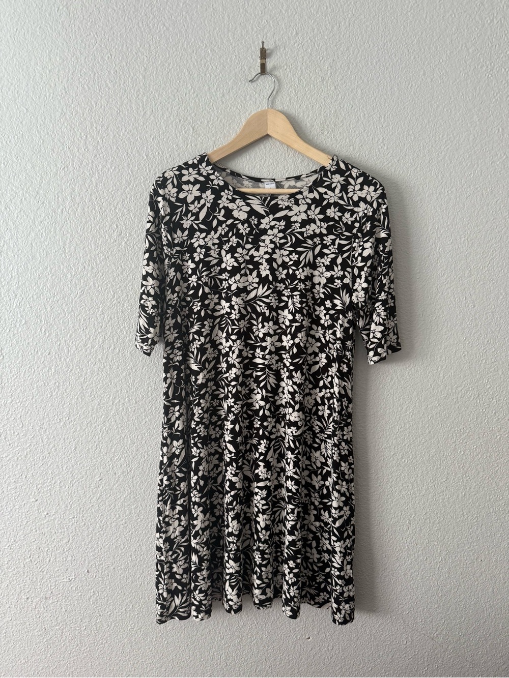 Black & White Floral Short Sleeve Dress Knit Swing Style
